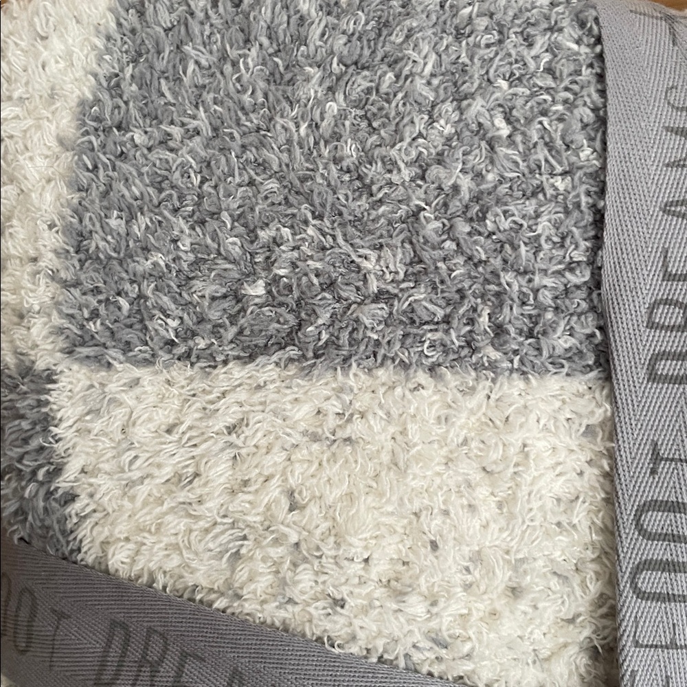 BAREFOOT DREAMS Moonbeam-Cream Cozychic Checkered Stroller Blanket, NWT - Picture 5 of 6